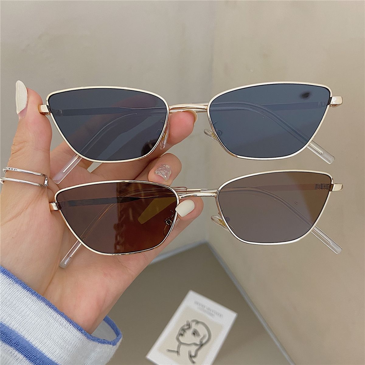 Street Fashion Glasses - 여성용 세련된 마름모꼴 메탈 선글라스, 스트리트
